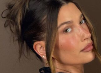 Il mistletoe makeup è ovunque: il beauty look natalizio che sembra un bacio sotto le luci