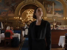 Emily in Paris, Lily Collins racconta dei problemi tra Parigi e Roma: “non pensavo che saremmo stati parte di una crisi politica”