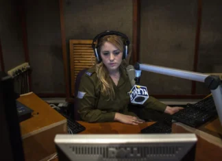 La Corte Suprema di Israele ha sospeso la decisione del governo di chiudere Galei Zahal, la radio dell’esercito