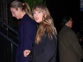 La manicure glitter di Taylor Swift è ufficialmente mood feste (e brilla quasi quanto l’anello)