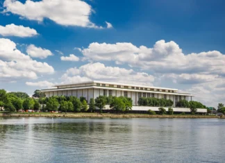 Il CDA del Kennedy Center ha approvato il cambio del nome in Trump-Kennedy Center