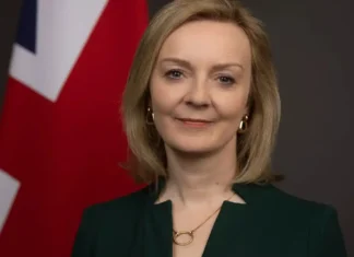 Liz Truss, l’ex prima ministra britannica continua a far discutere: dal complottismo a… Trump Liz Truss Trump - Photo Credits Monash Lens - Monash University