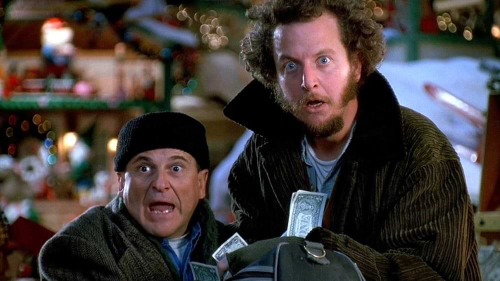 home alone ph credits https://www.bestmovie.it/news/mamma-ho-perso-laereo-no-i-veri-cattivi-del-film-in-realta-non-erano-i-due-ladri/916247/