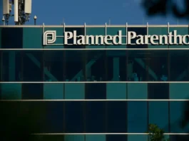Trump continua la lotta a Planned Parenthood e al diritto di aborto