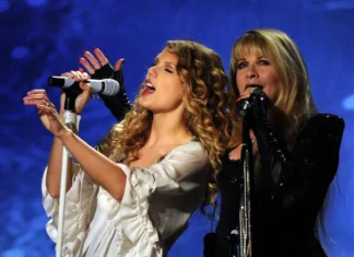 Taylor Swift si sente «molto fortunata» ad avere la guida di Stevie Nicks: «Mi ha aperto la strada»