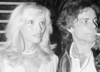 Chi sono i due ex mariti di Amanda Lear, Morgan Paul Lear e Alain-Philippe Malagnac (il suo grande amore): “È morto in circostanze terribili”