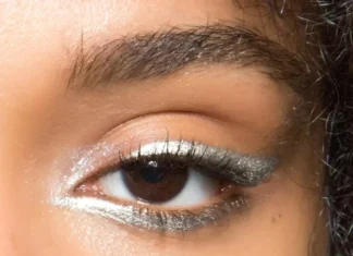 Per queste feste a salvare il make-up ci pensa il glitter eyeliner