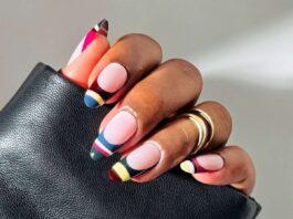 La French Manicure di gennaio non è minimal: è fredda, shiny e un po’ extra