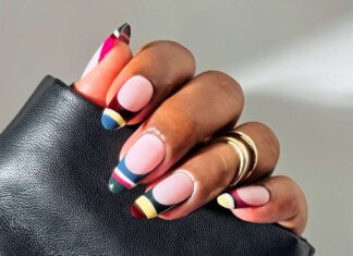 La French Manicure di gennaio non è minimal: è fredda, shiny e un po’ extra