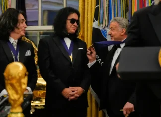 Kiss e Gloria Gaynor, tra i premiati da Trump al Kennedy Center Honors I Kiss hanno ricevuto dal presidente Trump il Kennedy Honors
