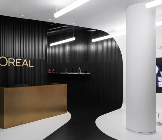 Christophe Babule, direttore finanziario di L’Oréal, è “pronto ad avviare l’acquisizione di Armani”