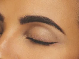 Tendenze da provare: il micro wing liner è l’eye-liner minimal che lifta gli occhi