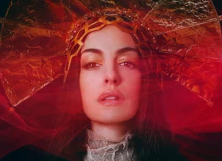 Mother Mary, Anne Hathaway nei panni di una diva pop nel trailer del film