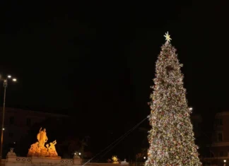 Luminarie, pranzi e mercatini: quanto spendono gli italiani a Natale