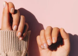 Per questo gennaio la magia ce la danno le pink stardust nails