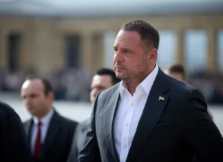 Chi è Andriy Yermak, il potente capo dello staff di Zelensky che si è dimesso dopo le perquisizioni