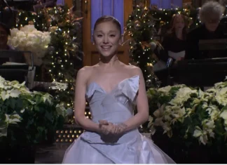 Ariana Grande torna al SNL in Vivienne Westwood archival: quando il fashion diventa linguaggio pop