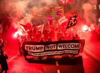 Proteste a Zurigo contro Trump, in migliaia scendono in piazza