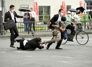 L’uomo che ha ucciso l’ex primo ministro giapponese Shinzo Abe è stato condannato all’ergastolo