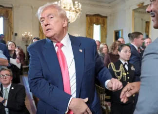 Le 12 accuse di stupro a Donald Trump nei file di Epstein resi pubblici stanotte