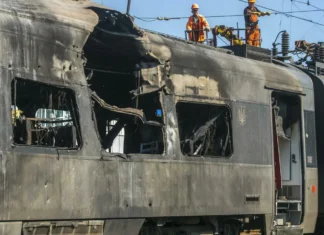 Zelensky ha condannato come “atto terroristico” l’attacco di un drone russo contro un treno passeggeri