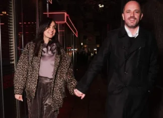 Gossip bomba su Ambra Angiolini paparazzata mano nella mano con Pico Cibelli, ecco chi è