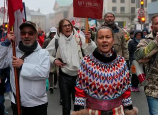 Marcia in Groenlandia: migliaia contro le minacce di Trump. L’isola non è in vendita, scattano le sanzioni USA Groenlandia Trump - Photo Credits RSI