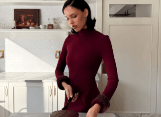 Nara Smith trasforma il suo lip gloss preferito in glassa per torte (ed è la cosa più Valentine-core del momento)