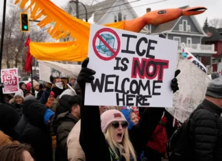 Giornalisti Rai minacciati dall’ICE a Minneapolis: «Se filmate, vi tiriamo giù dall’auto»