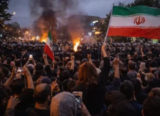 Iran, nella notte enormi proteste contro il regime