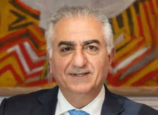 Chi è Reza Pahlavi, il figlio dello scià sostenuto dai manifestanti in Iran