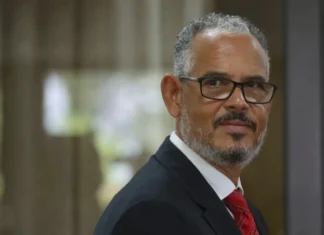 Il consiglio di transizione di Haiti vota per estromettere il primo ministro Fils-Aimé, è caos politico