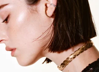 È Gracie Abrams la musa ispiratrice della collezione Coco Crush di Chanel