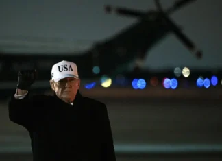 Trump minaccia l’Iran: “O accordo nucleare o colpiamo”