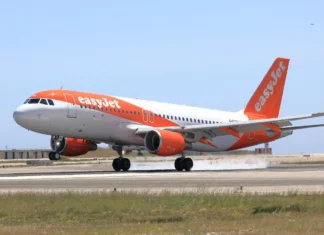 Le proposte dell’UE per bagagli a mano extra gratuiti sugli aerei sono “un’idea folle”, secondo easyJet