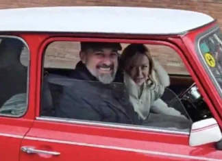 Giorgia Meloni a Madrid: il siparietto in Mini con Abascal, leader di Vox