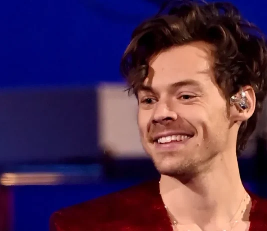 Harry Styles ha annunciato che donerà 1 sterlina per ogni biglietto venduto del nuovo tour per proteggere i locali di musica live del Regno Unito "Harry Styles. One Night in Manchester"