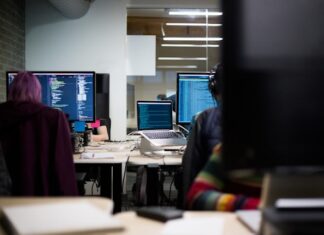 Quando il software non conosce confini: la sfida moderna della compatibilità