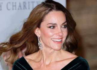Kate Middleton compie quarantaquattro anni, ma è lei a fare un regalo al suo popolo