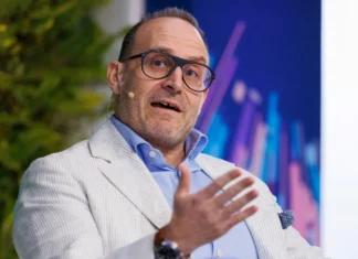Il CEO di Saks Global Enterprises, Marc Metrick, si dimette