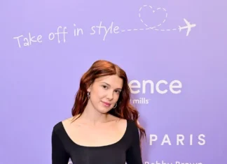 Millie Bobby Brown ha appena fatto il taglio del 2026: micro bob spettinato + abito silver wow
