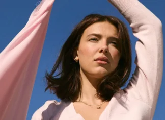 Mills by Millie Bobby Brown è il nuovo brand teenwear della star di Stranger Things