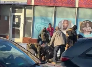 I video della sparatoria mortale di Minneapolis contraddicono le dichiarazioni del governo americano