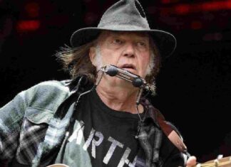 Neil Young annulla il tour del 2026: “Non è il momento” Neil Young ha venduto il suo catalogo musicale alla Groenlandia