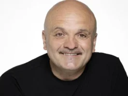 Chi è Peppe Iodice, il comico napoletano che conquista il cuore di tutta Italia