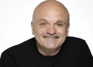Chi è Peppe Iodice, il comico napoletano che conquista il cuore di tutta Italia