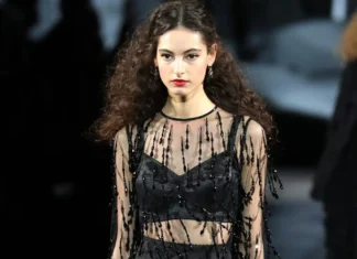 E se vi dicessimo che il reggiseno a vista è più elegante di quello che pensiamo?