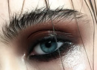 Clean girl addio: il trend del 2026 è il second day smokey eyes
