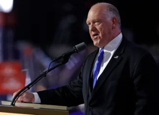 Chi è Tom Homan, lo “zar delle frontiere” di Donald Trump, arrivato a Minneapolis