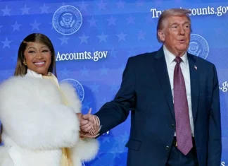 Nicki Minaj ha ricevuto la Trump Gold Card, che velocizza il percorso verso la cittadinanza statunitense